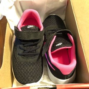 Nike Tanjun shoes size 10c